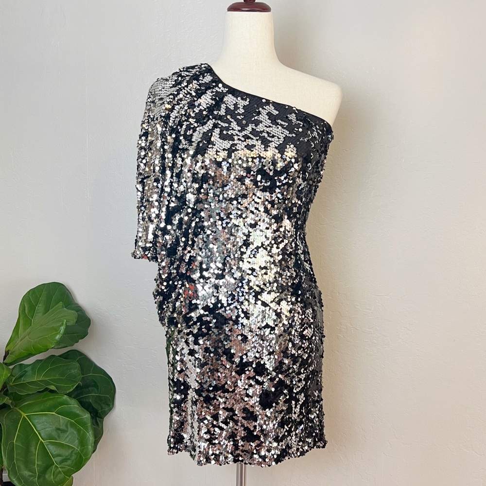 •AIDAN MATTOX• One Drape Shoulder Black Silver Sequin Mini Dress Size 4 Cocktail